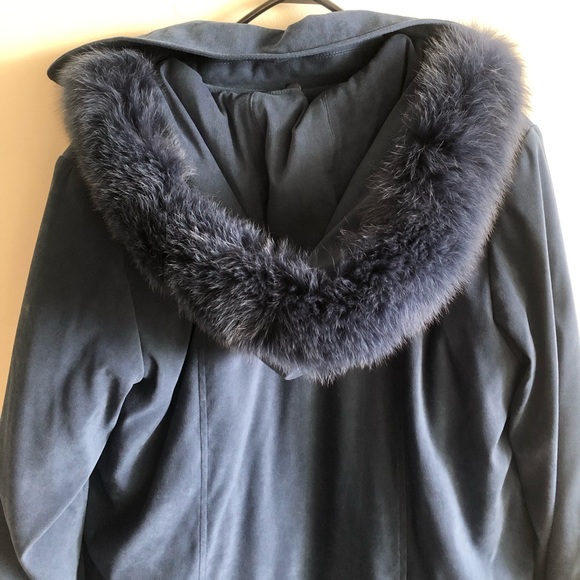 NUAGE long jacket with real Fox fur with detachable hoodie. - Picture 3 of 7